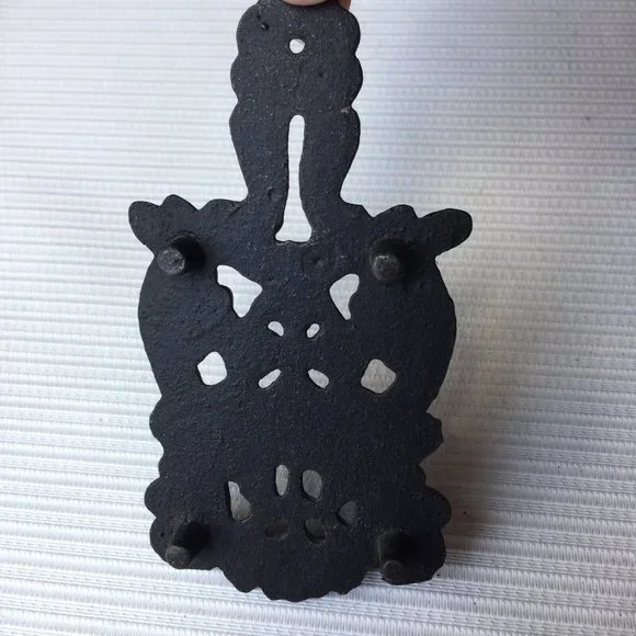 Small Cast Iron Metal Trivet Wall Hanging Decor Spoon Rest Floral Flower Vintage - Picture 7 of 12